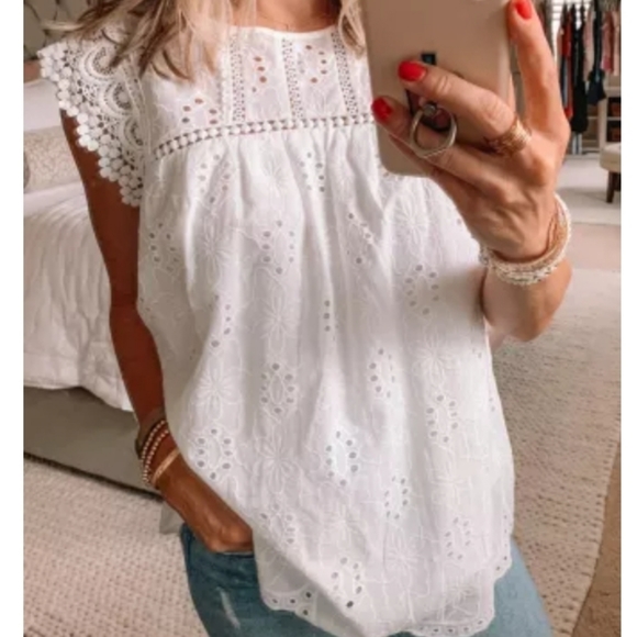 🍭1 L left🌼New boutique sleevless eyelet tank - Picture 3 of 9